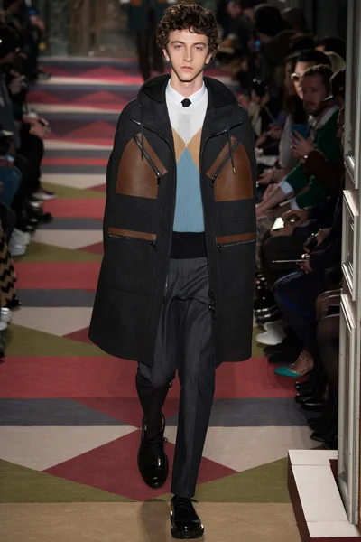 Look 19